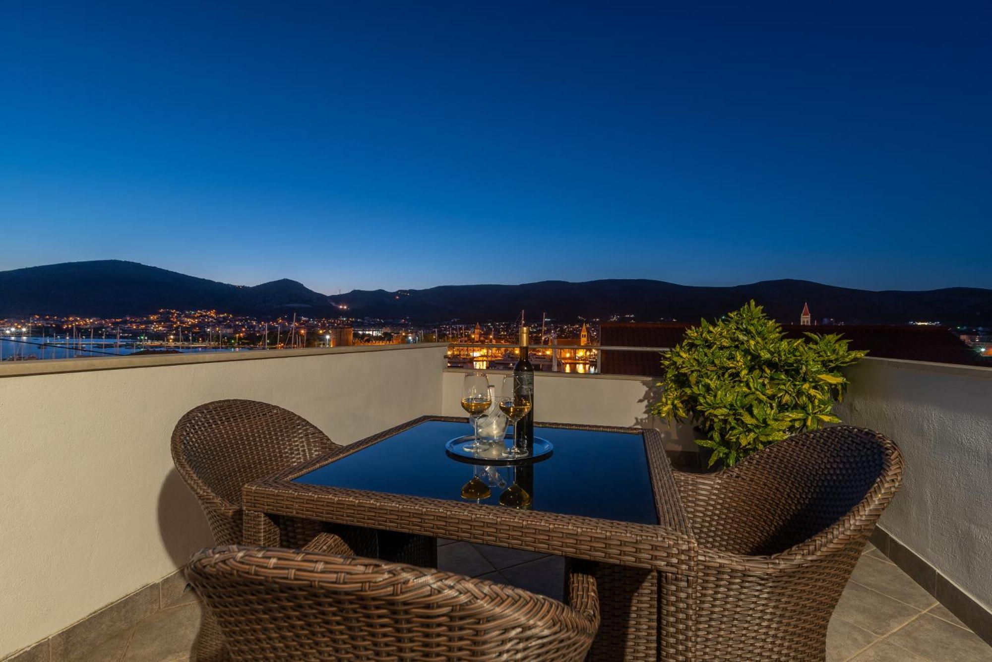 Apartments Orlic โตรกีร์ ภายนอก รูปภาพ