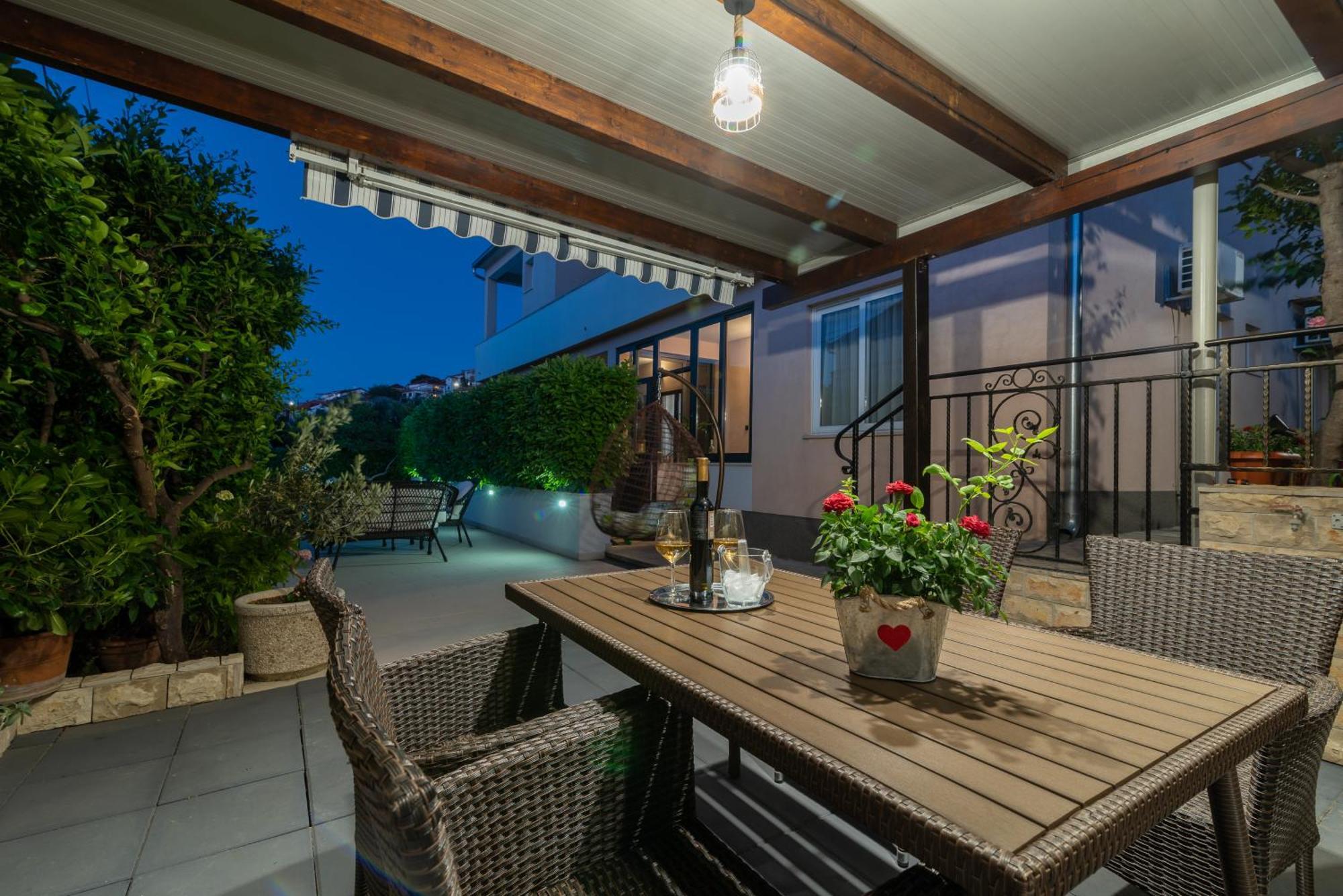Apartments Orlic โตรกีร์ ภายนอก รูปภาพ